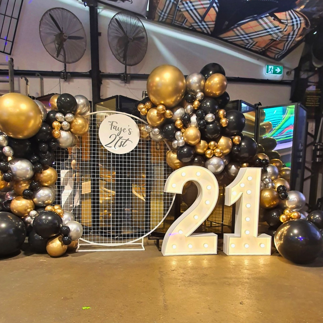 Bold 21st Ballon Backdrop