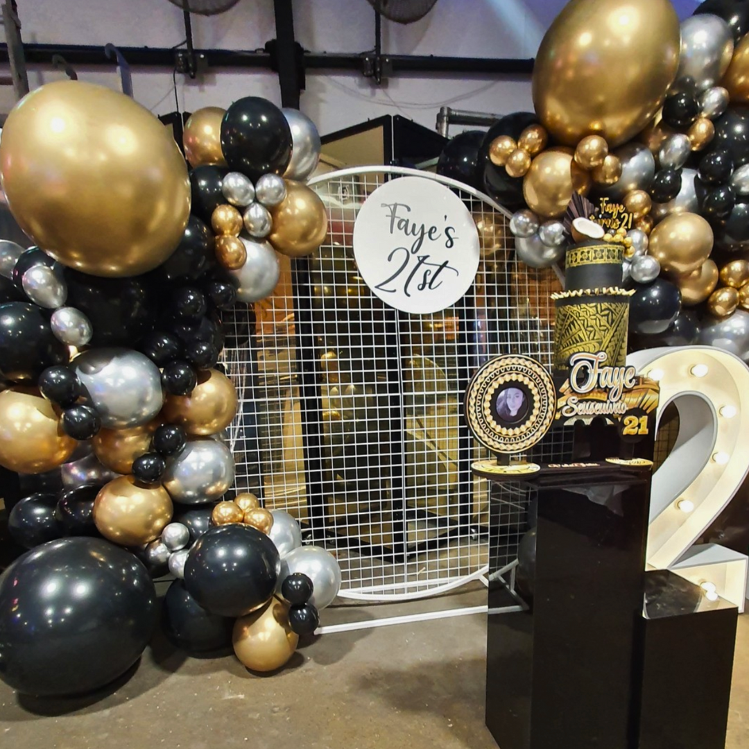 Bold 21st Ballon Backdrop