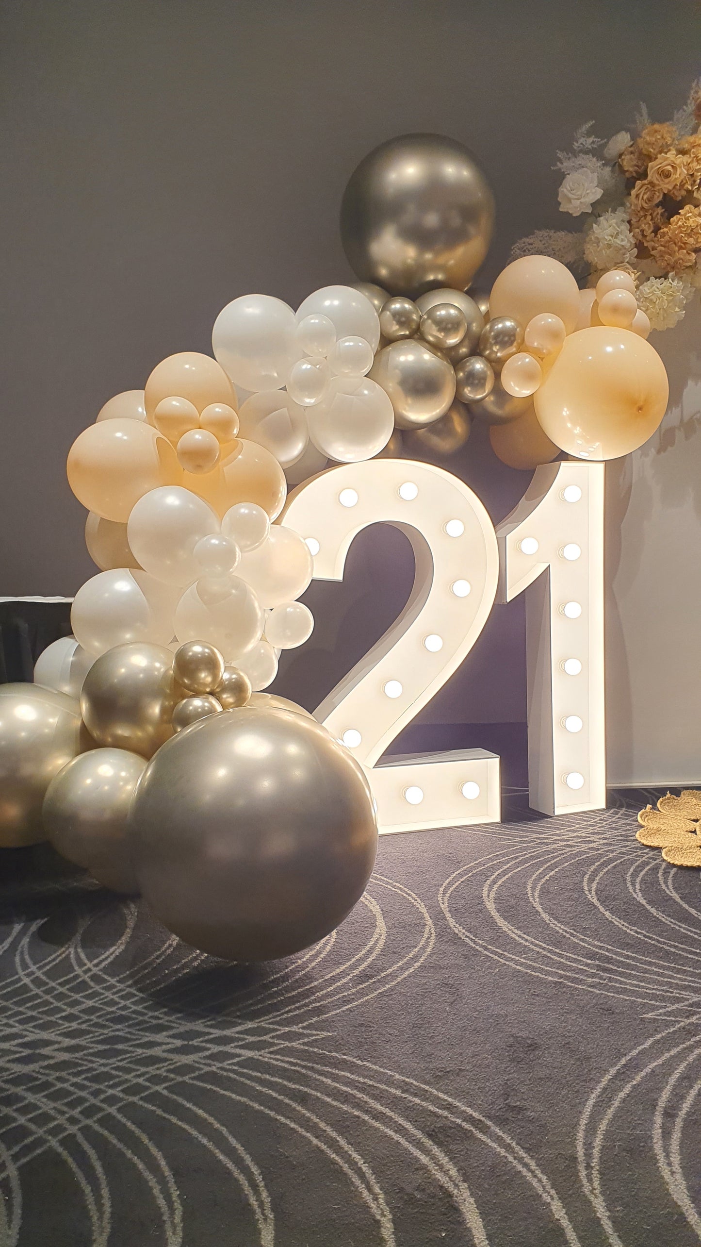 Illuminated "21" sign with gold, white, and beige balloon arrangement. Prop hire, Prop hiring, Prop hire, event stylists Brisbane, brisbane event styling, brisbane event styling, event stylist Brisbane, Brisbane Wedding, Gold Coast Wedding, Floral Styling, Lush & Lavish Events, Brisbane Tablescape, Gold Coast Tablescapes, Brisbane Candle Hire