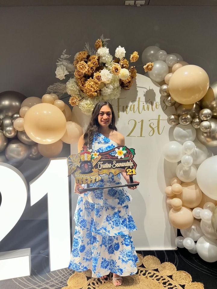 Illuminated '21' sign with gold, white, and beige balloons and white flowers, featuring "Tuatino's 21st" in gold. Prop hire, Prop hiring, Prop hire, event stylists Brisbane, brisbane event styling, brisbane event styling, event stylist Brisbane, Brisbane Wedding, Gold Coast Wedding, Floral Styling, Lush & Lavish Events, Brisbane Corporate Styling, Gold Coast Corporate Styling, Brisbane Brand Activation